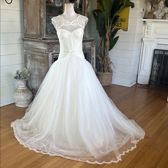 Zac Posen Dresses & Skirts - Zac Posen Truly Ivory Lace and Tulle Ballgown WEDDING DRESS NEW 6